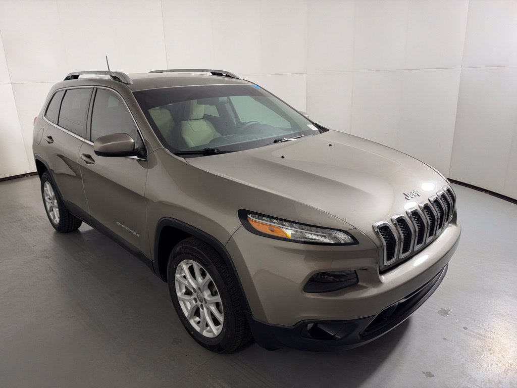 Used 2016 Jeep Cherokee Latitude w/ Comfort/Convenience Group FWD image 2