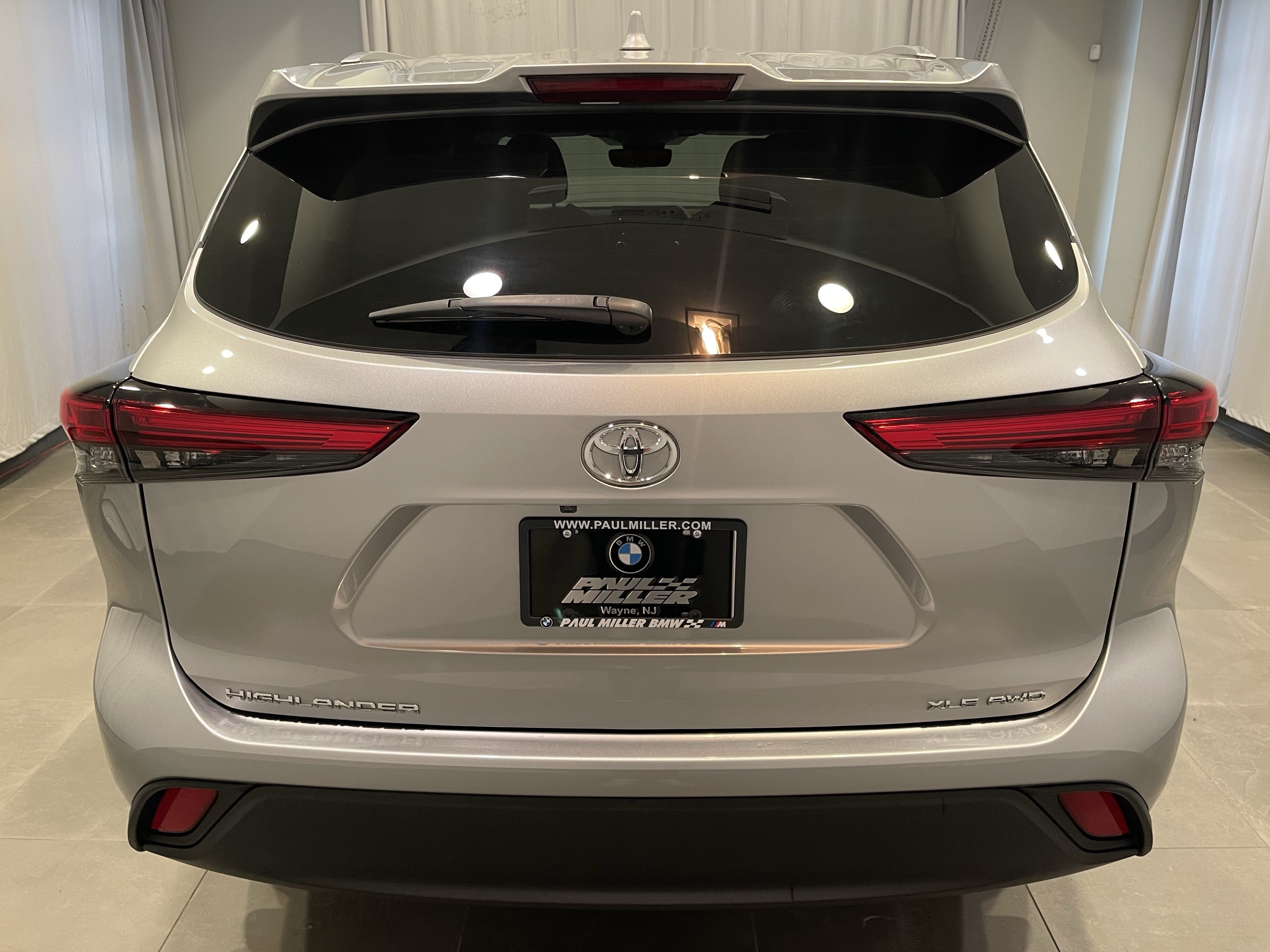 Used 2023 Toyota Highlander XLE AWD/4WD image 5
