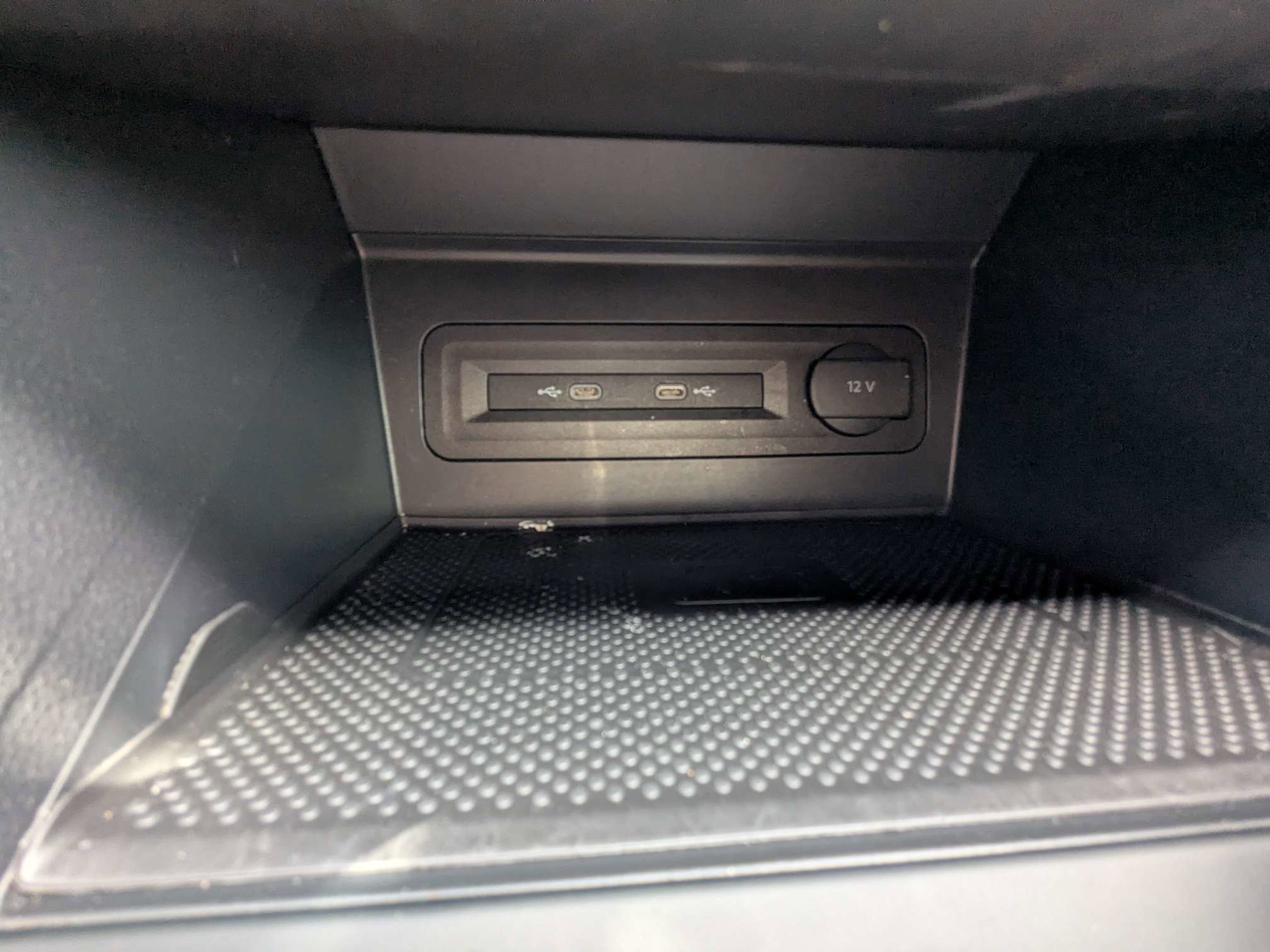 Used 2021 Volkswagen Atlas Cross Sport SE w/ Panoramic Sunroof Package FWD image 25