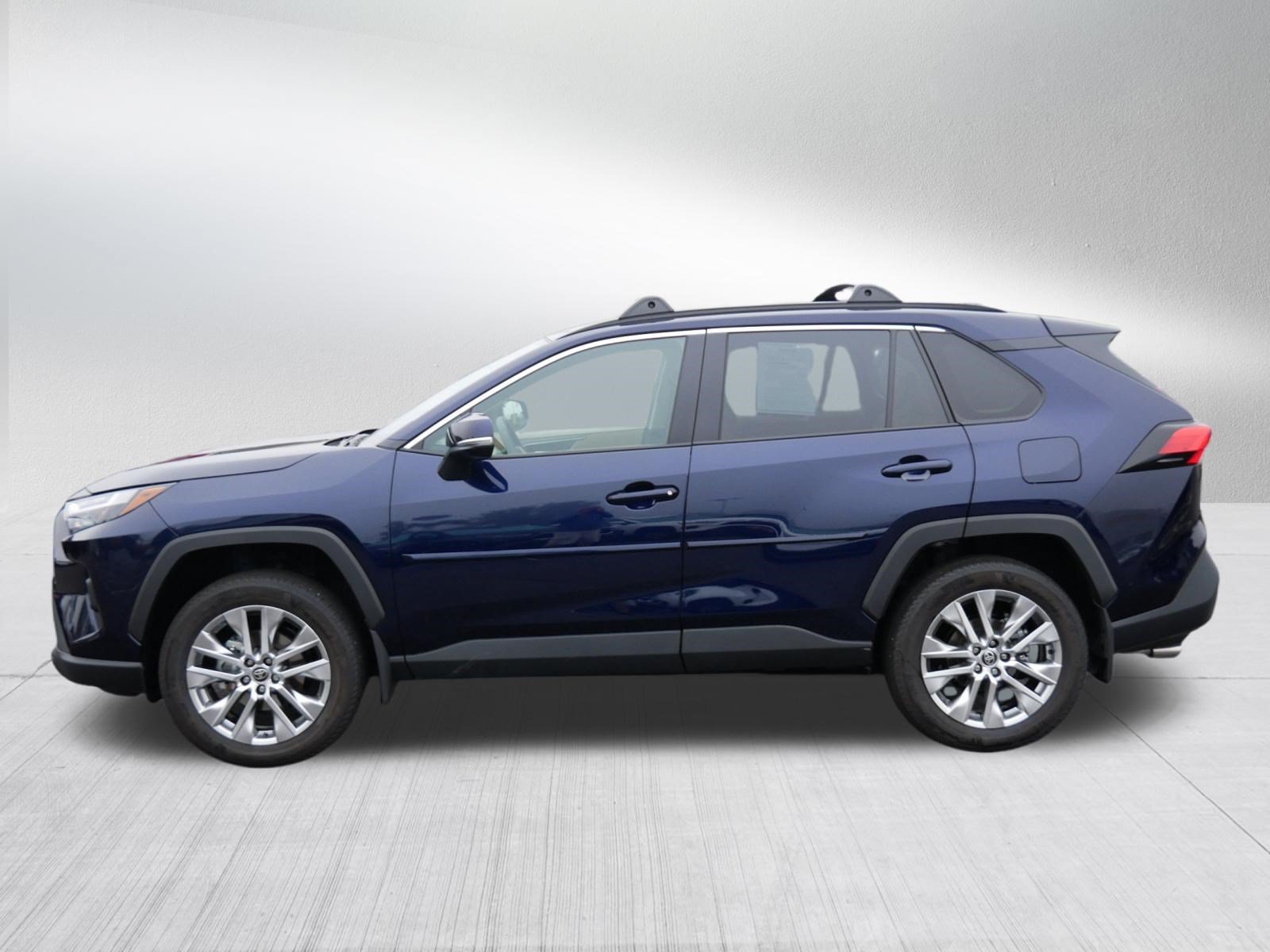 Used 2025 Toyota RAV4 XLE Premium AWD/4WD image 4
