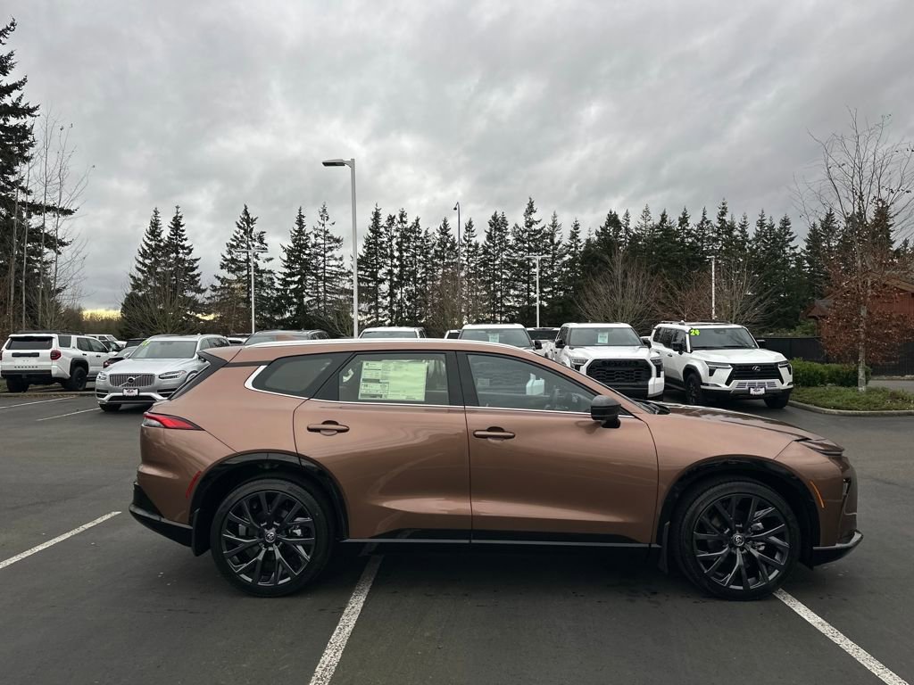 New 2025 Toyota Crown Signia image 2