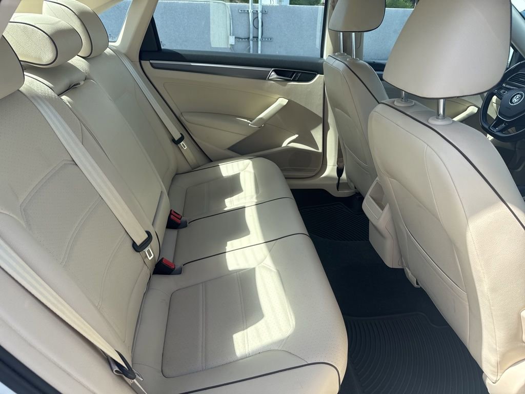 Used 2017 Volkswagen Passat 1.8T R-Line image 7