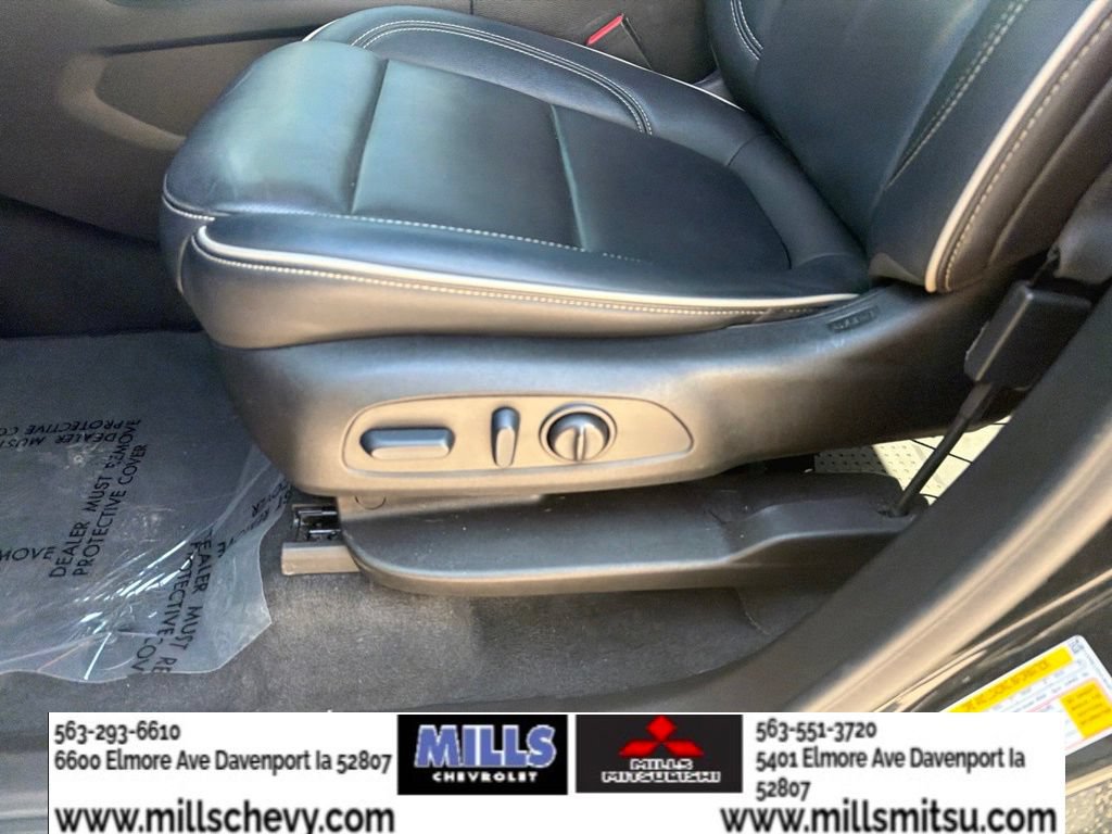 Used 2023 Chevrolet Traverse Premier w/ Redline Edition AWD/4WD image 11