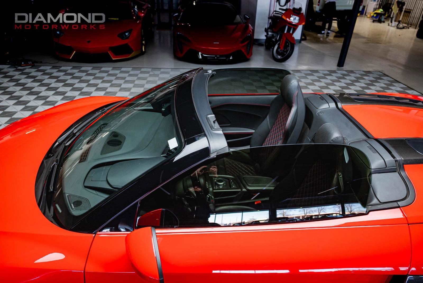 Used 2018 Audi R8 V10 w/ Carbon Exterior Package image 44