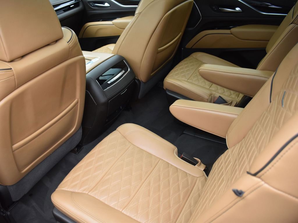 Used 2023 Cadillac Escalade ESV Premium Luxury image 28