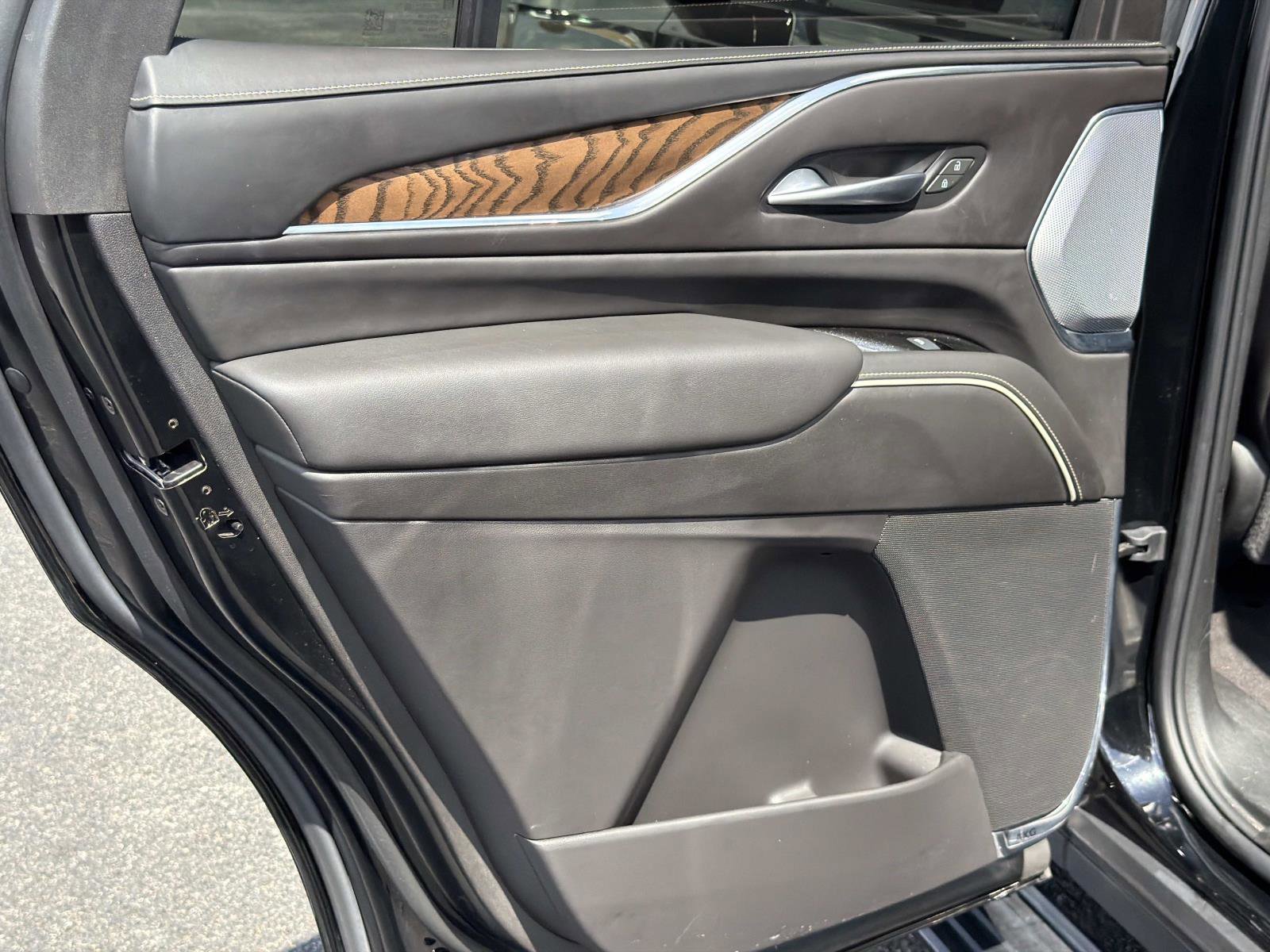 Used 2024 Cadillac Escalade Sport Platinum w/ Heavy-Duty Trailer Package AWD/4WD image 11