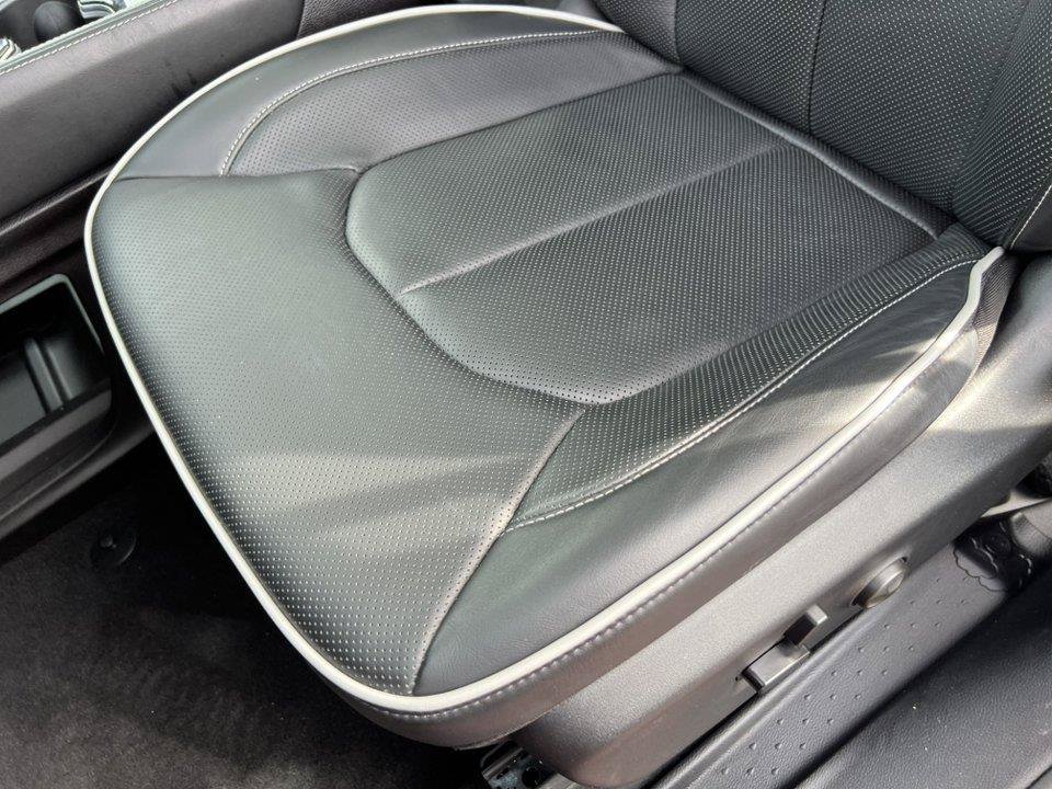 Used 2026 Chrysler Pacifica Limited FWD image 16
