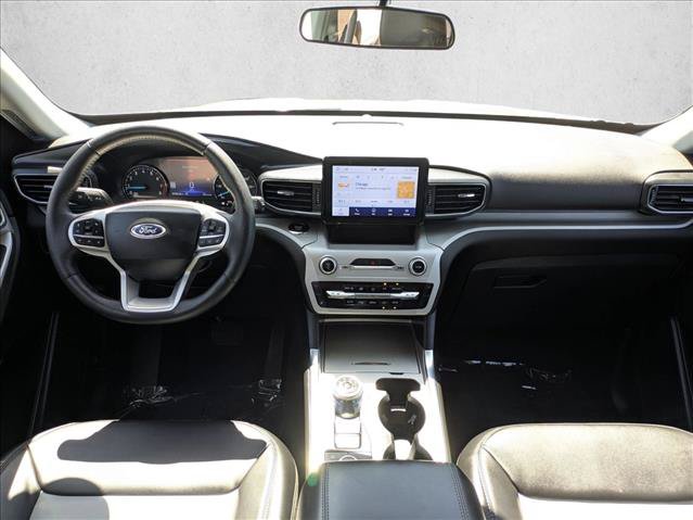 Used 2023 Ford Explorer XLT w/ Equipment Group 202A AWD/4WD image 19