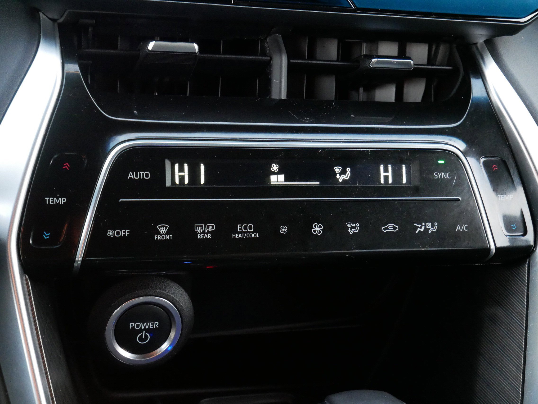 Used 2024 Toyota Venza XLE image 23