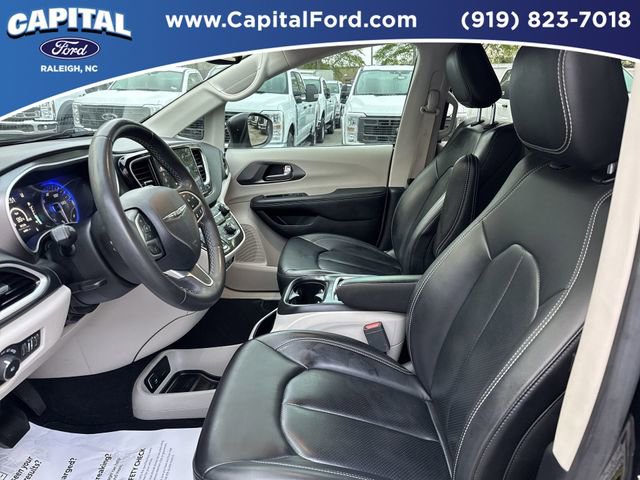 Used 2023 Chrysler Pacifica Touring-L FWD image 23
