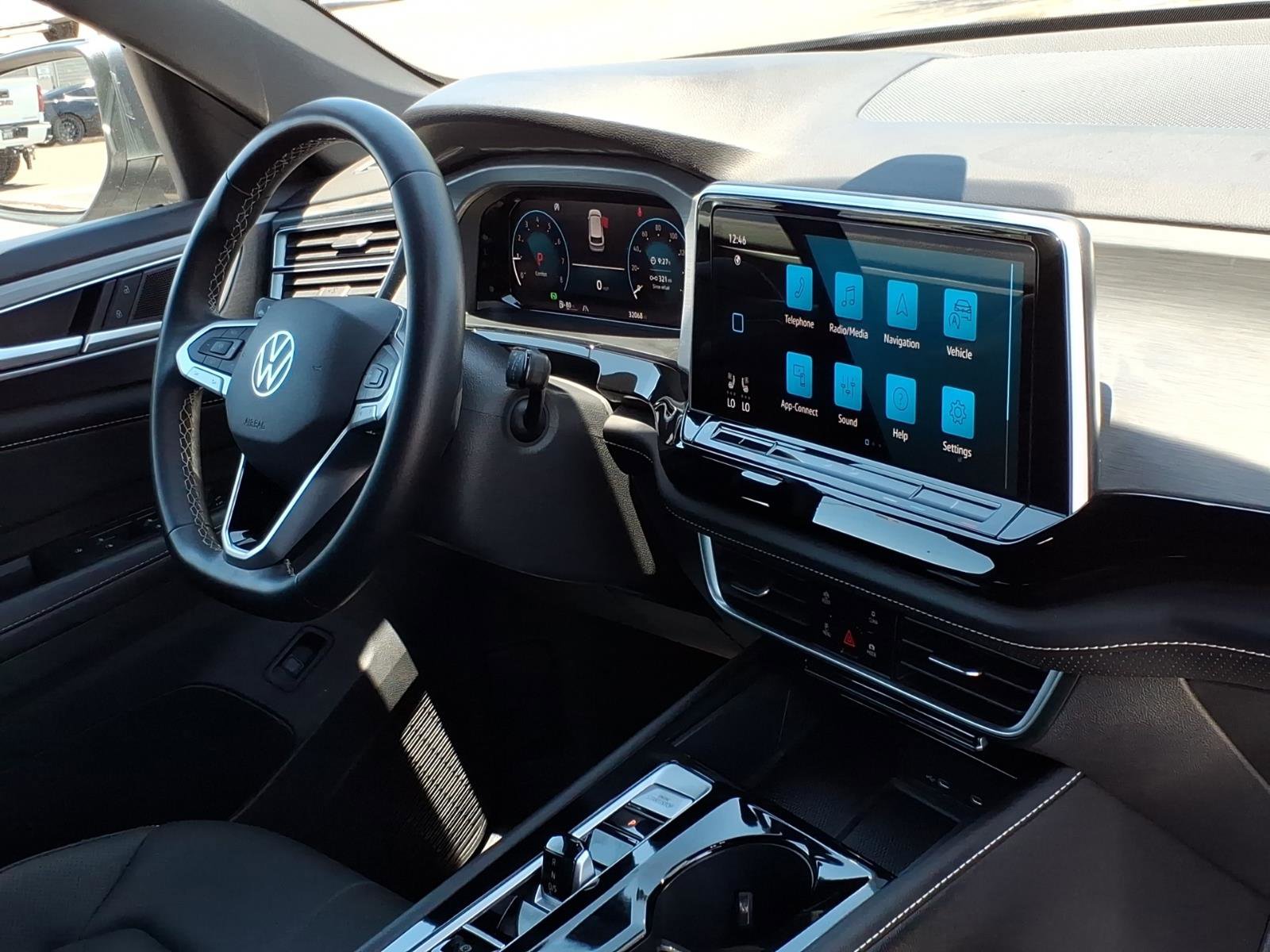 Certified 2024 Volkswagen Atlas Cross Sport SE FWD image 12