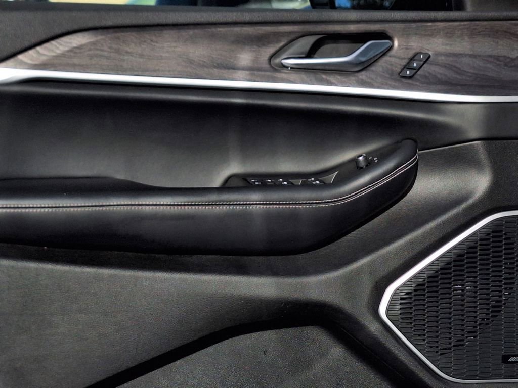 Used 2021 Jeep Grand Cherokee L Limited w/ Trailer Tow Group (B) image 9