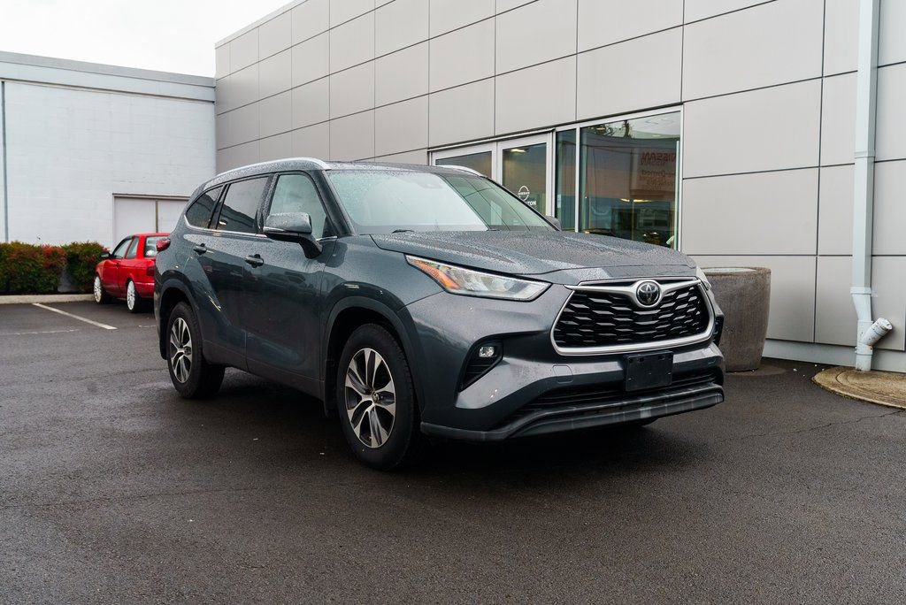 Used 2020 Toyota Highlander XLE image 28