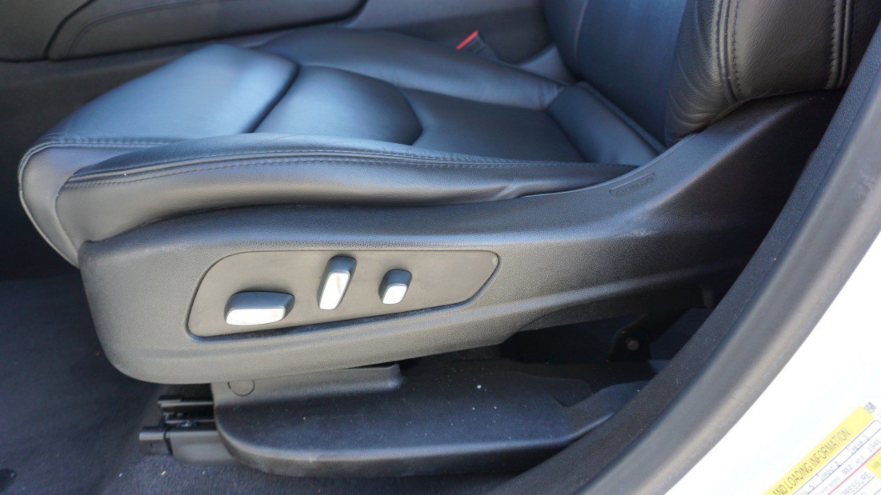 Used 2018 Cadillac XT5 Luxury w/ Driver Awareness Package image 22