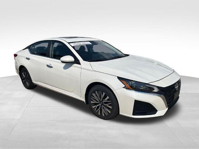 Certified 2023 Nissan Altima 2.5 SV w/ SV Premium Package AWD/4WD image 6