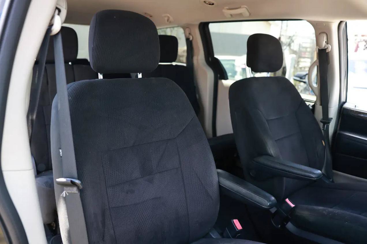 Used 2011 Dodge Grand Caravan Express FWD image 16