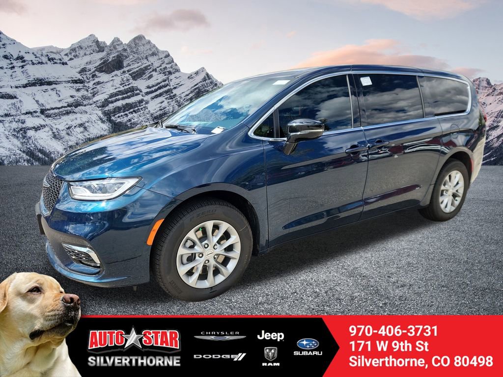 New 2025 Chrysler Pacifica Select w/ Uconnect Theater Family Group