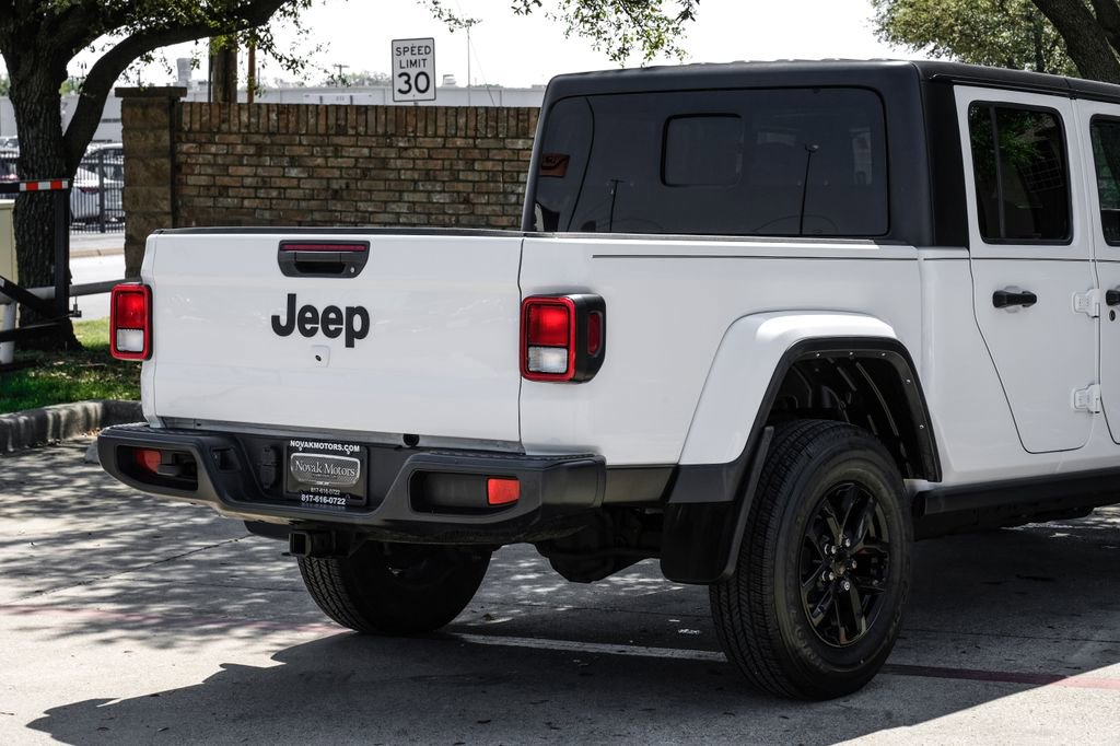 Used 2022 Jeep Gladiator Sport image 16