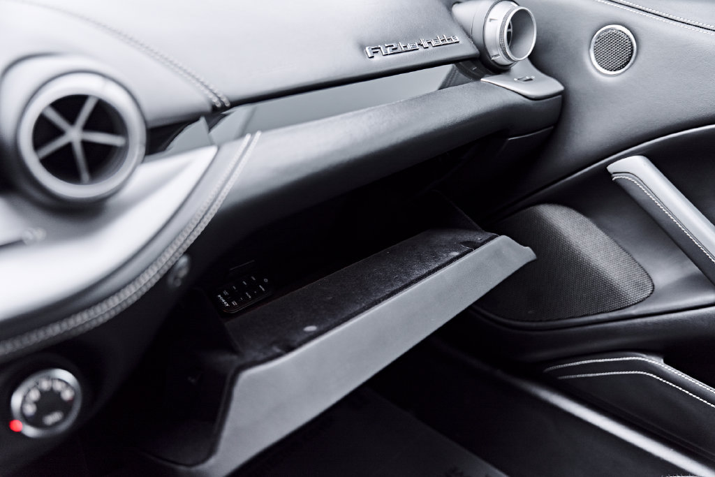 Used 2015 Ferrari F12 Berlinetta RWD image 76