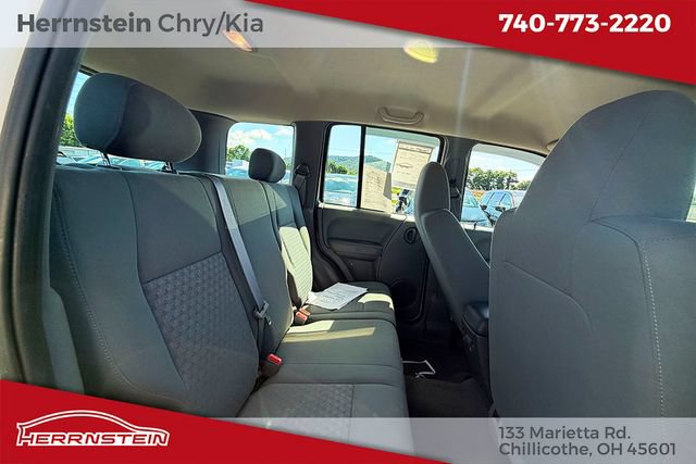 Used 2006 Jeep Liberty Sport AWD/4WD image 24