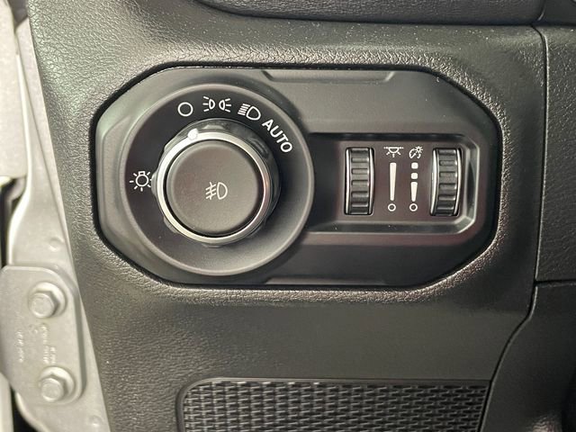 Used 2018 Jeep Wrangler Unlimited Sahara image 14