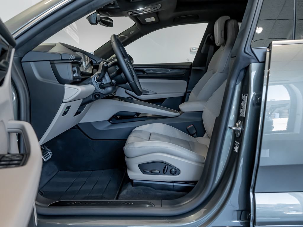 New 2026 Porsche Macan Turbo Electric AWD/4WD image 5