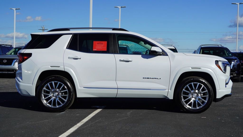 Used 2026 GMC Terrain Denali image 4