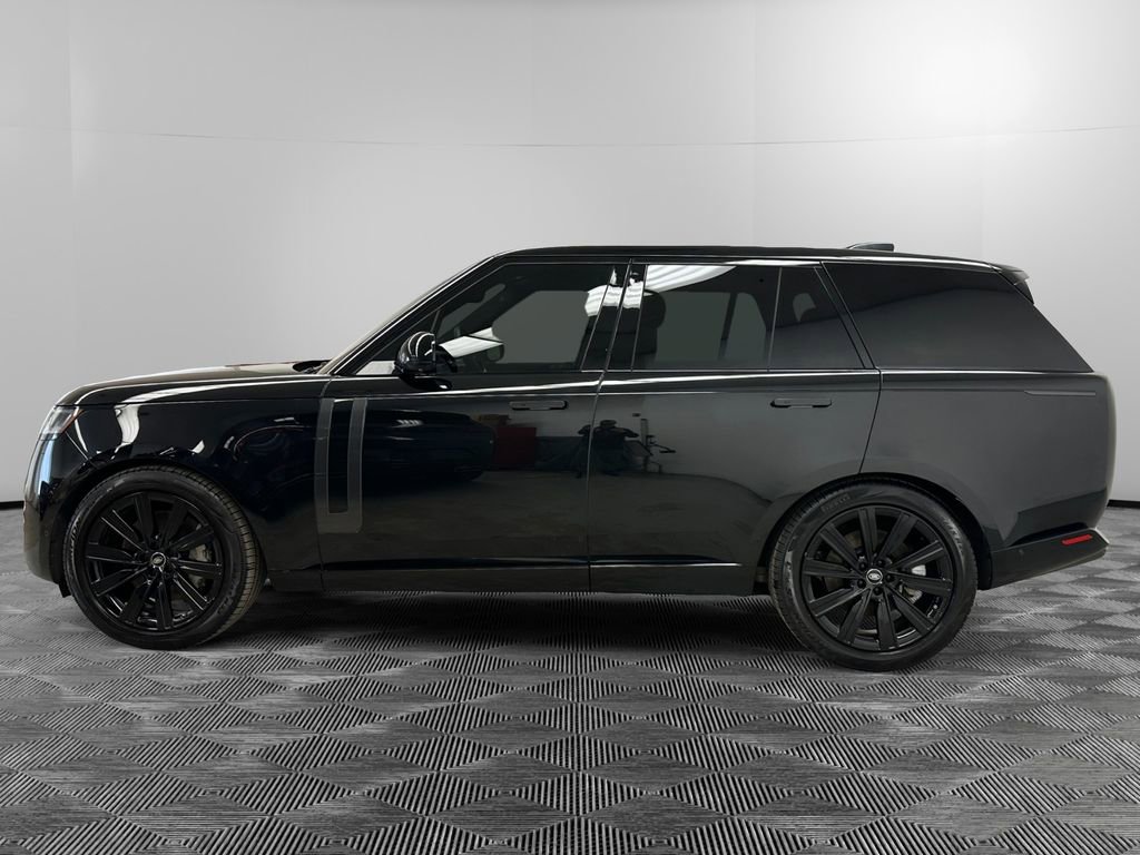 Used 2023 Land Rover Range Rover SE AWD/4WD image 2