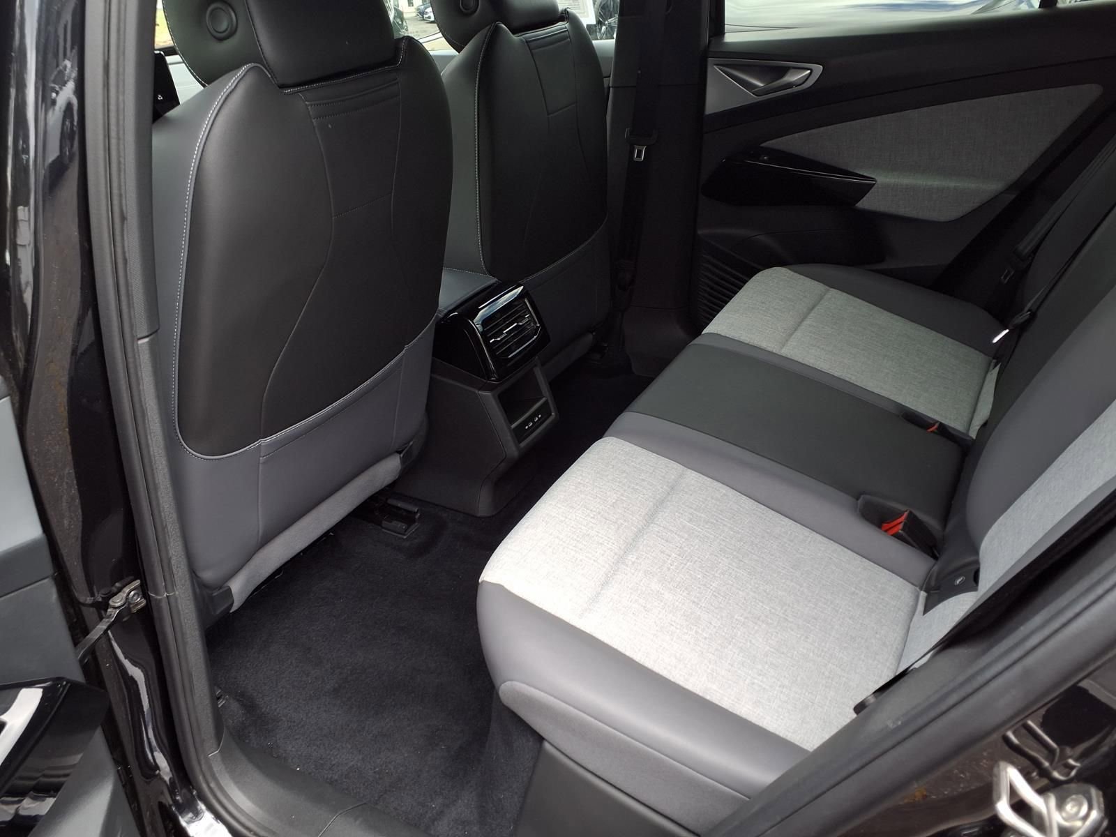 Certified 2023 Volkswagen ID.4 Pro image 17