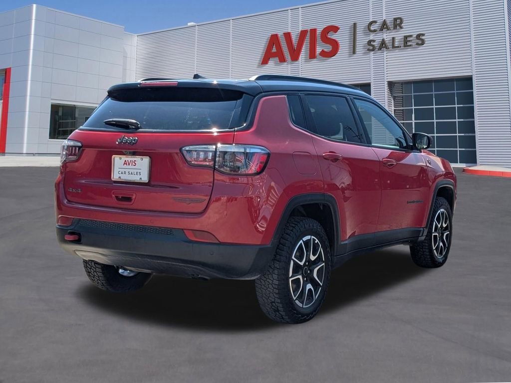 Used 2025 Jeep Compass Trailhawk image 6