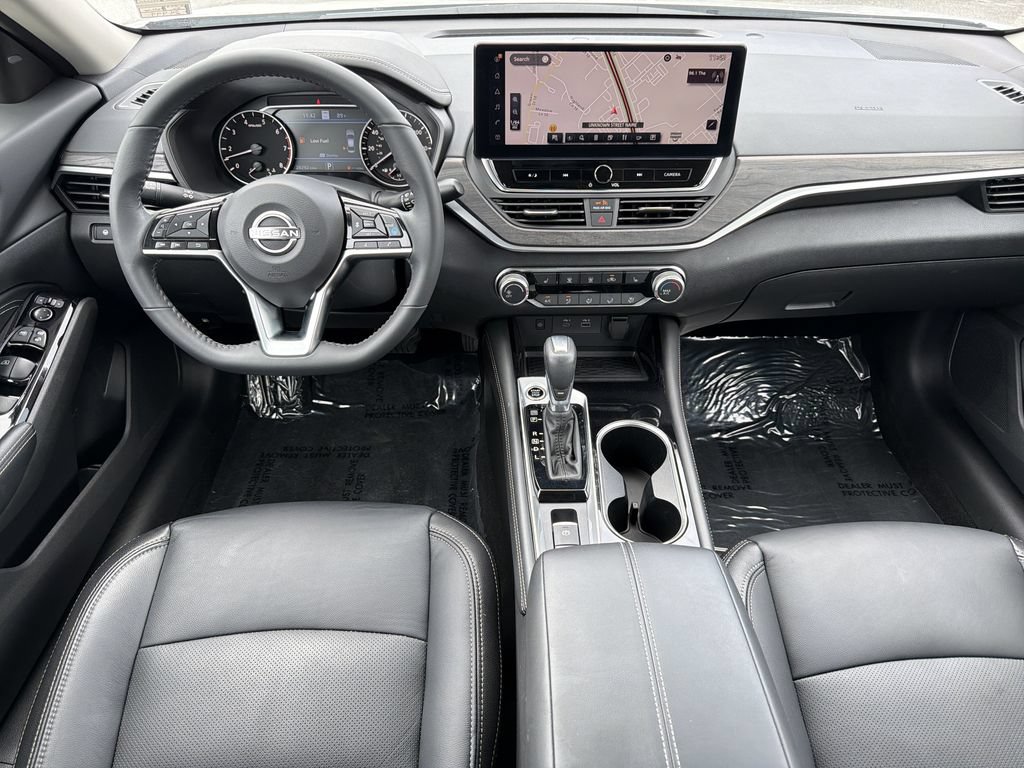 Used 2023 Nissan Altima 2.5 SV w/ SV Premium Package FWD image 2