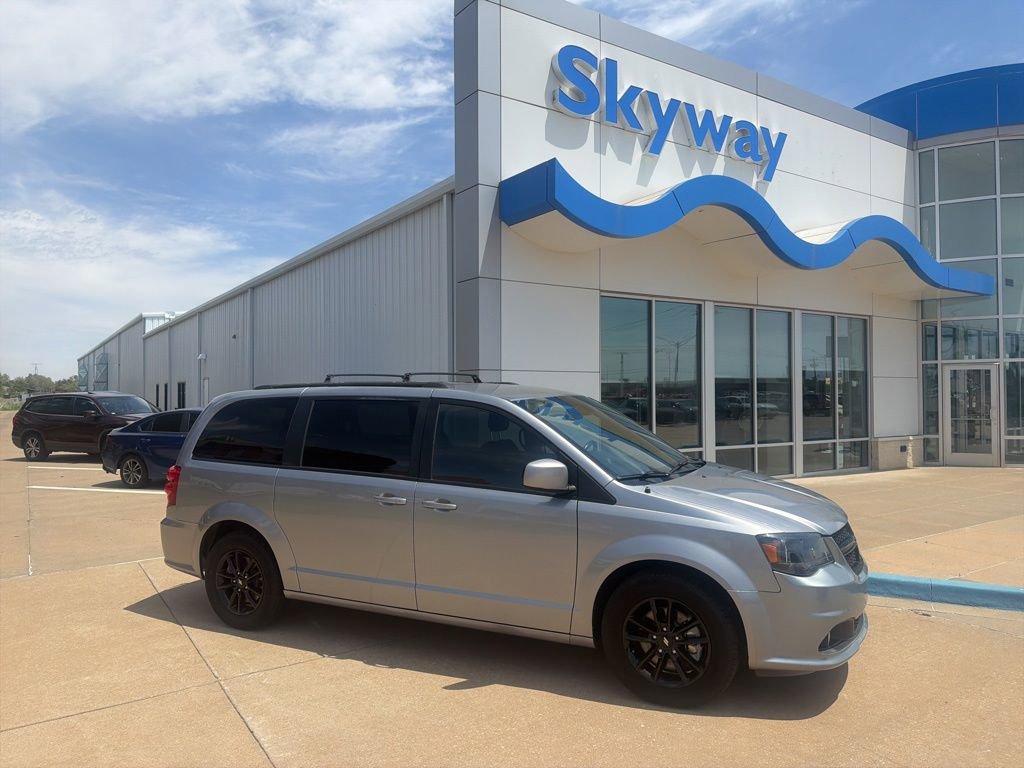 Used 2020 Dodge Grand Caravan SE FWD image 1