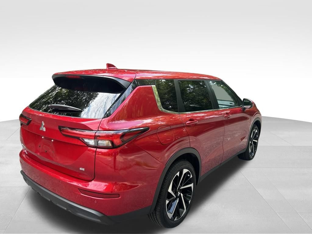Used 2024 Mitsubishi Outlander AWD image 5