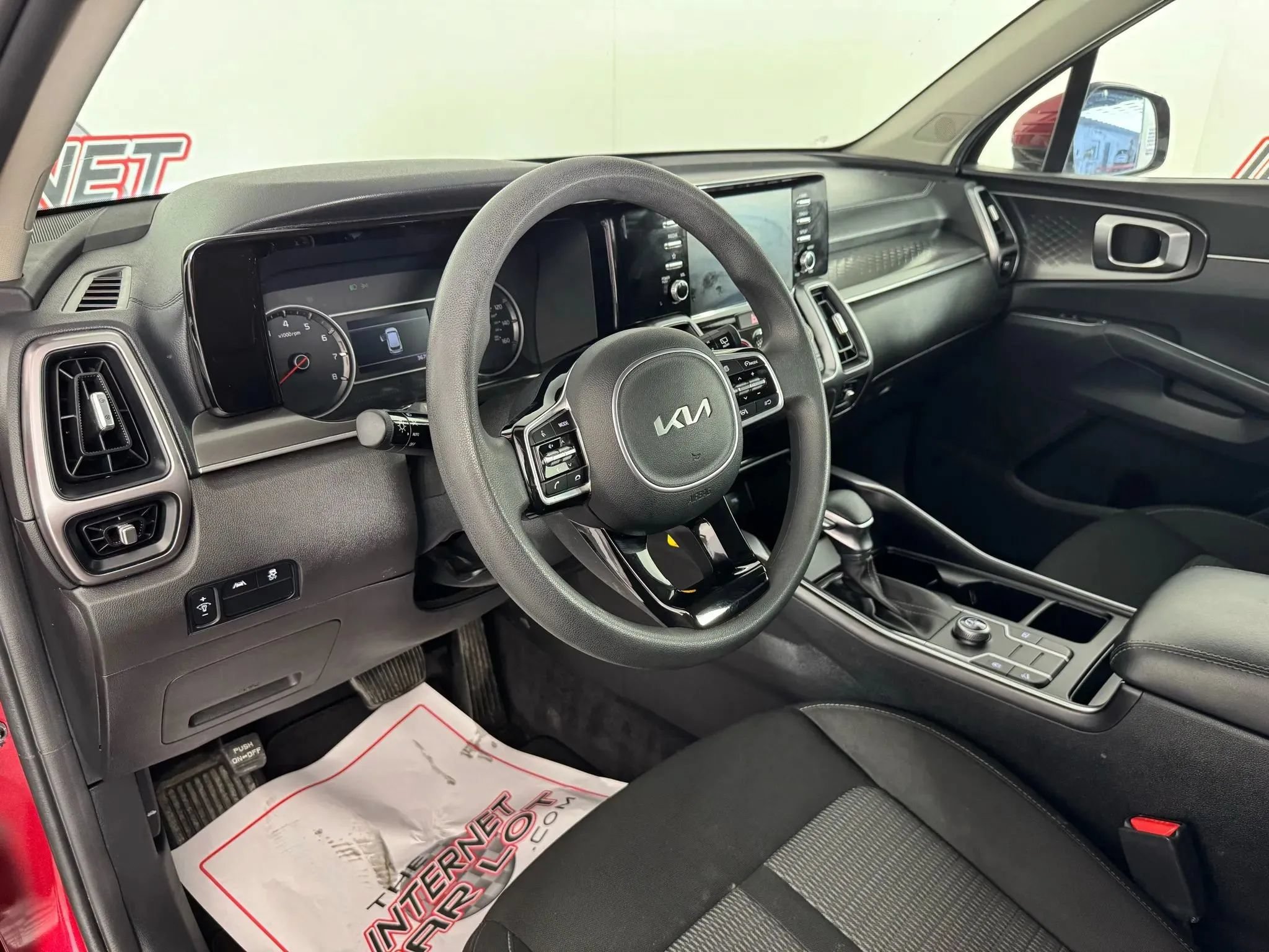 Used 2023 Kia Sorento LX FWD image 10