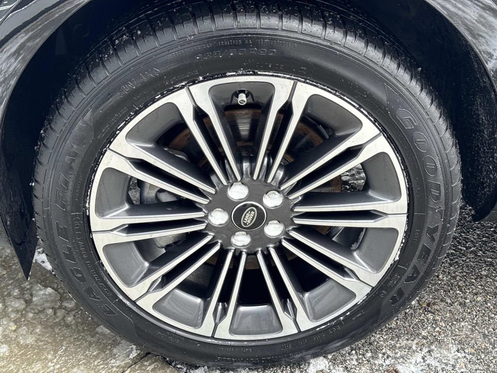 Certified 2025 Land Rover Range Rover Evoque S image 11