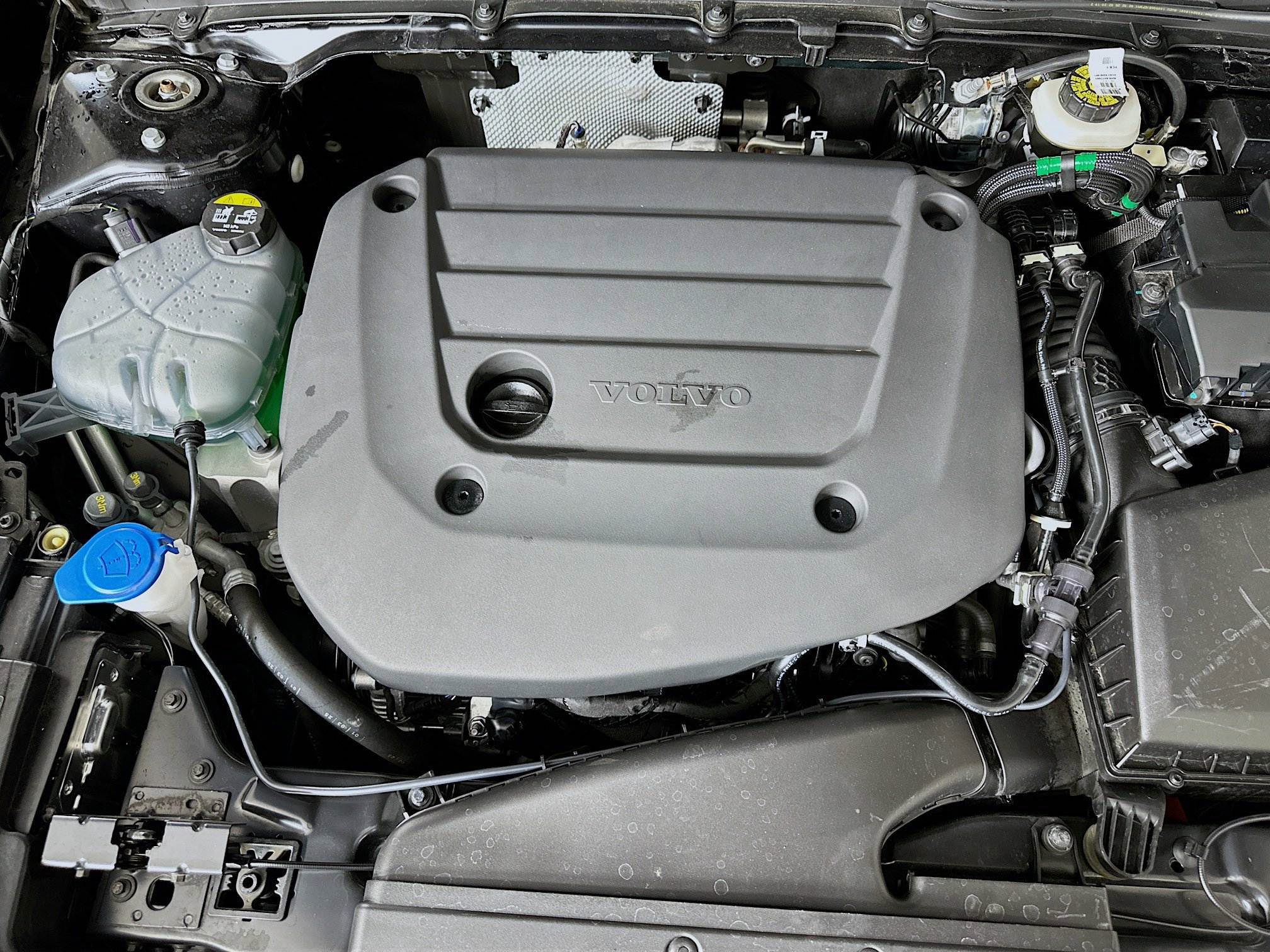 Used 2025 Volvo XC40 B5 Plus image 33