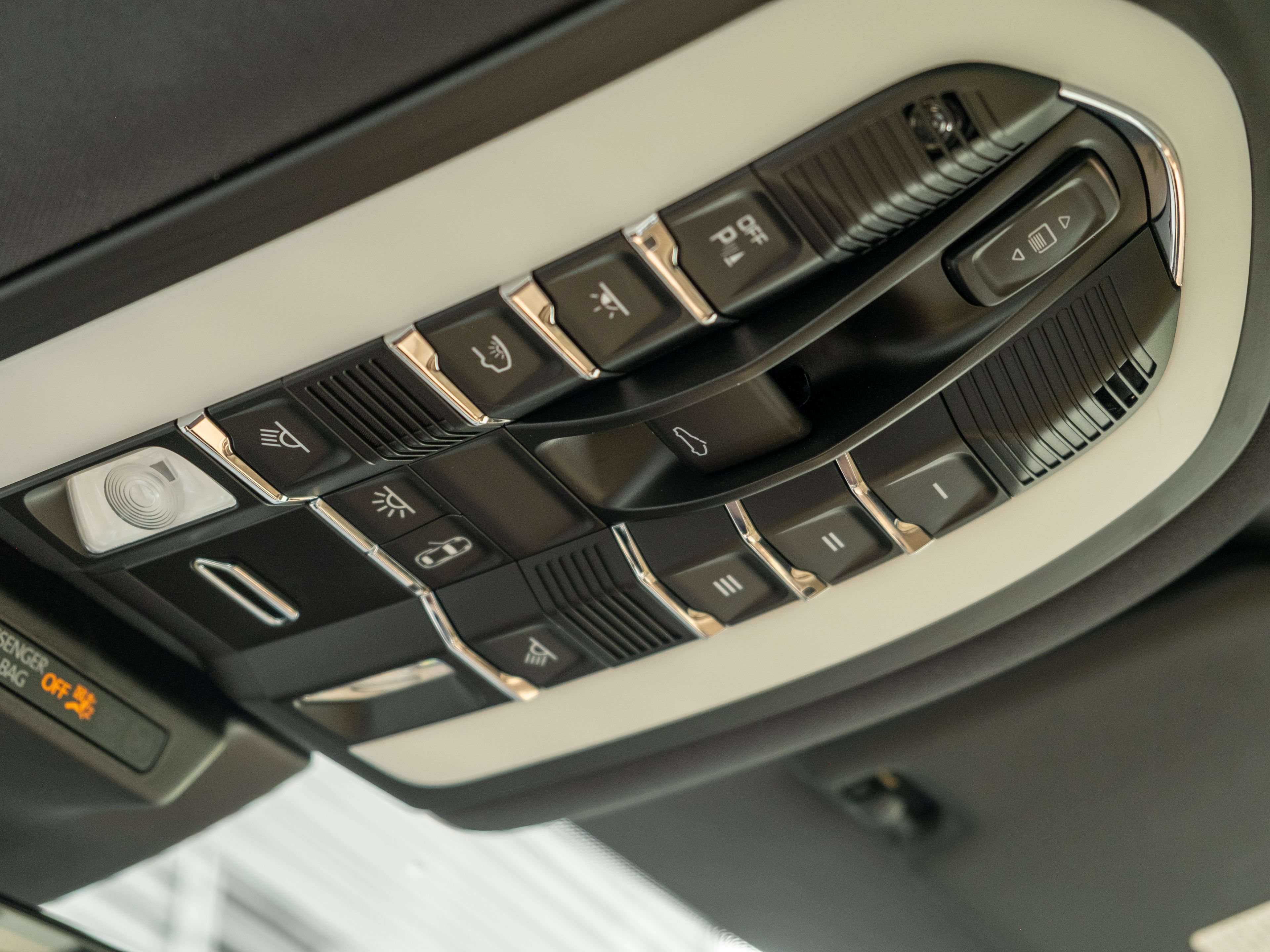 Certified 2023 Porsche Macan AWD/4WD image 33