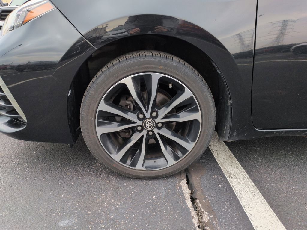 Used 2017 Toyota Corolla SE w/ Carpet Mat Package (TMS) image 28