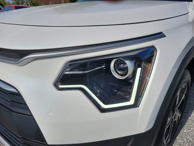 Used 2025 Kia Niro EX FWD image 16