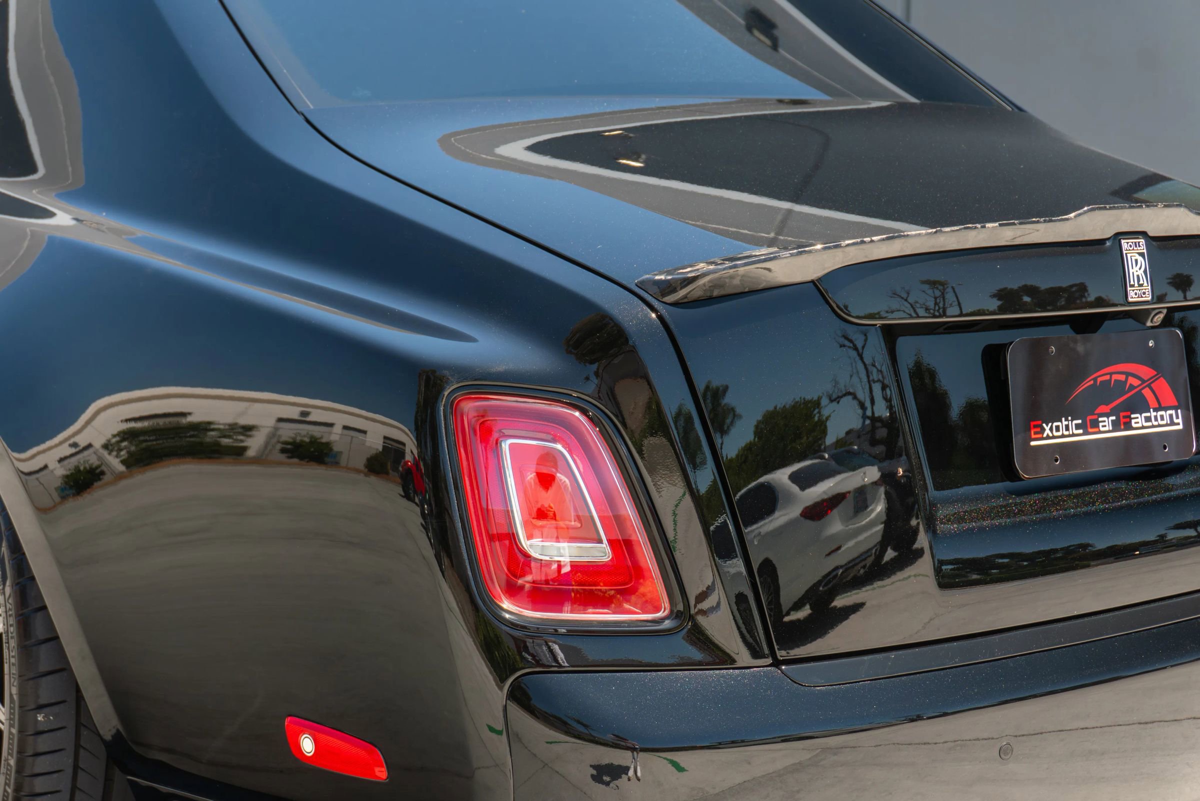 Used 2024 Rolls-Royce Phantom Sedan w/ The Phantom Package RWD image 52
