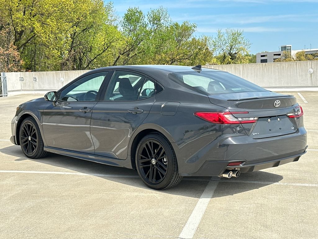 Used 2025 Toyota Camry SE image 3