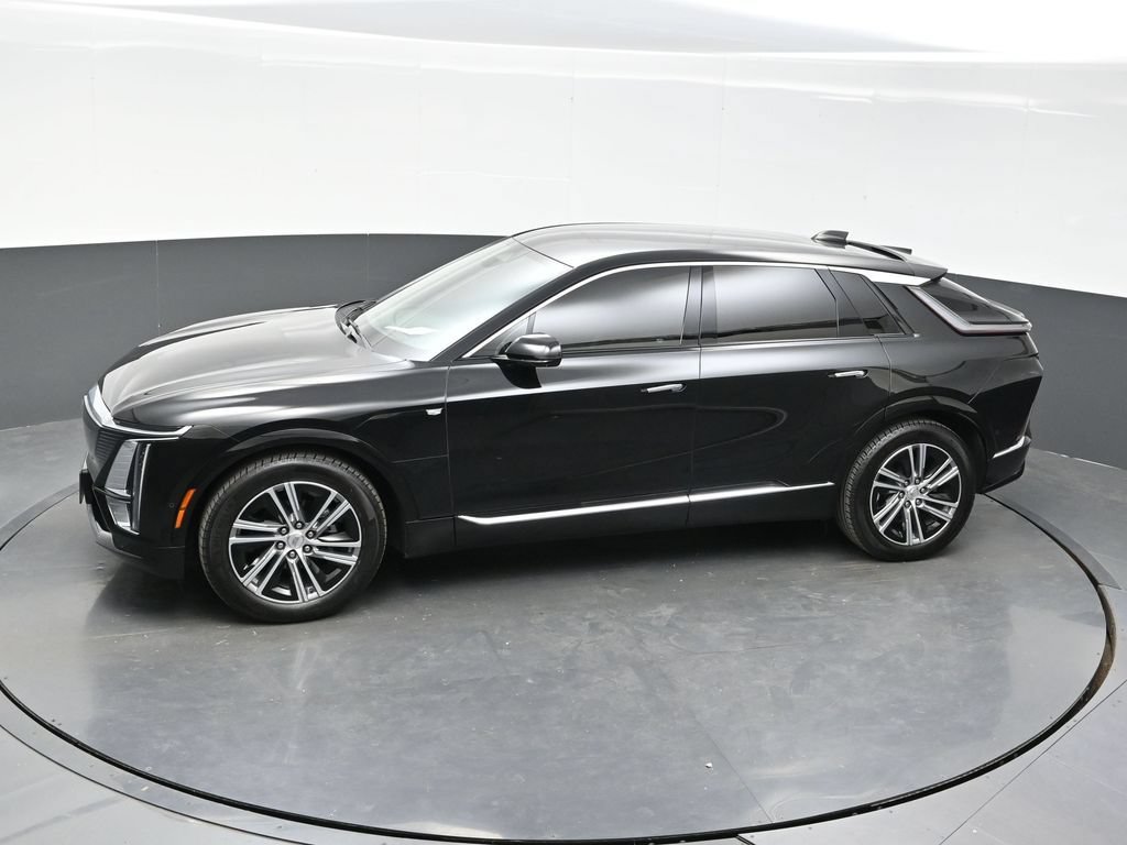 Certified 2024 Cadillac Lyriq Luxury AWD/4WD image 29