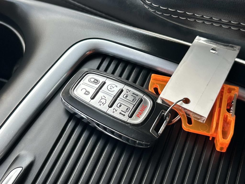 Used 2023 Chrysler Pacifica Touring-L FWD image 37