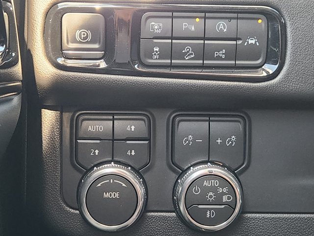 Used 2026 GMC Yukon XL AT4 w/ AT4 Premium Package AWD/4WD image 20