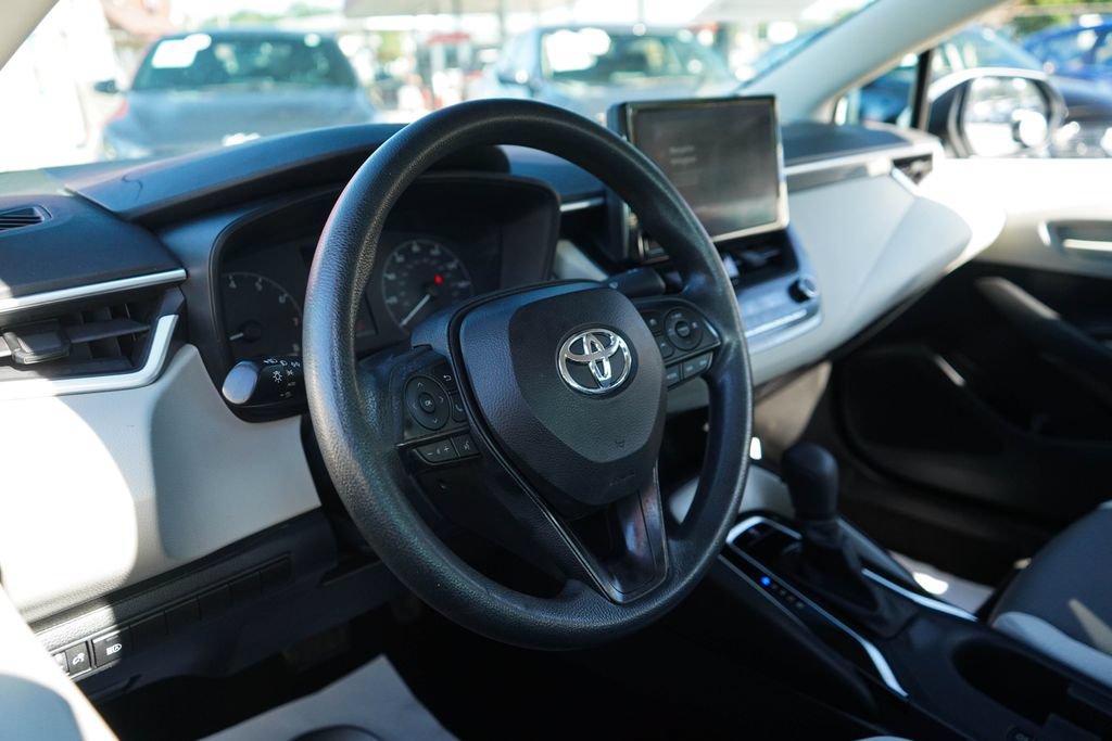 Used 2023 Toyota Corolla LE FWD image 5