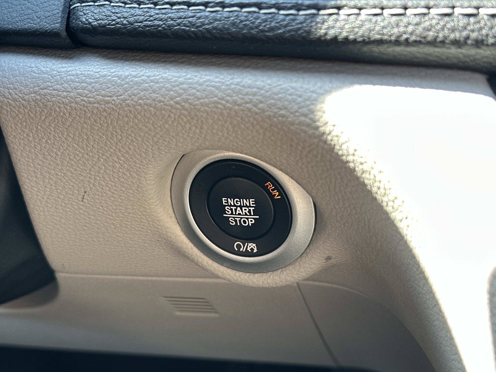 Used 2022 Chrysler Pacifica Touring-L FWD image 27