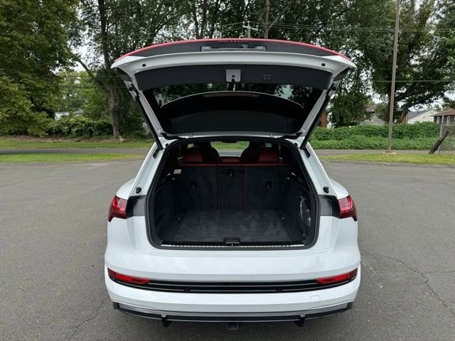 Used 2023 Audi e-tron S Prestige image 28