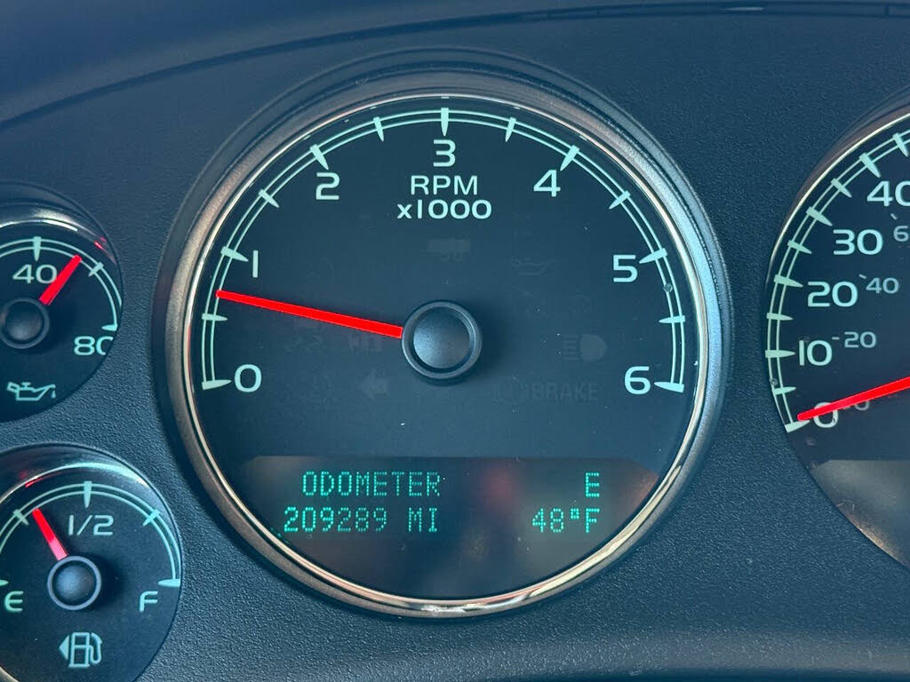Used 2014 Chevrolet Suburban LT image 35