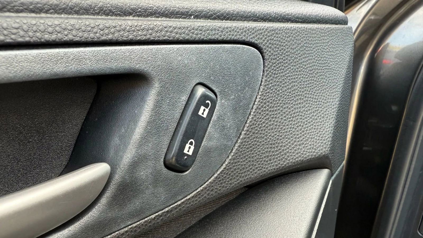 Used 2010 MAZDA MAZDA3 i Touring image 13