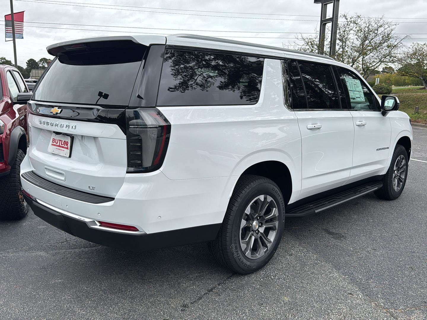 New 2026 Chevrolet Suburban LT image 5